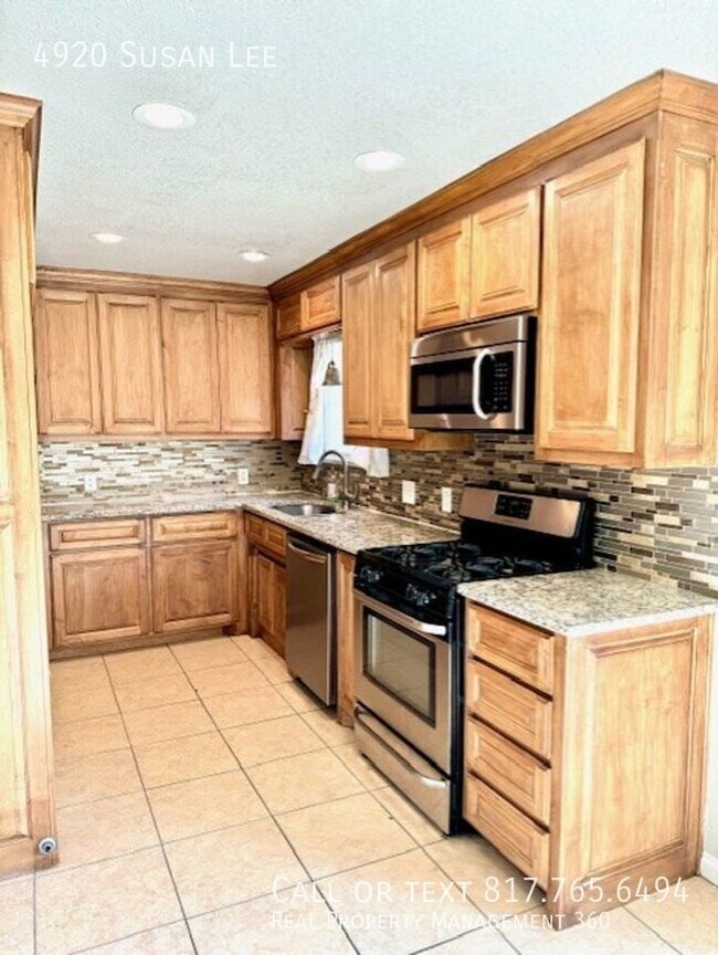Building Photo - 4920 Susan Lee Ln