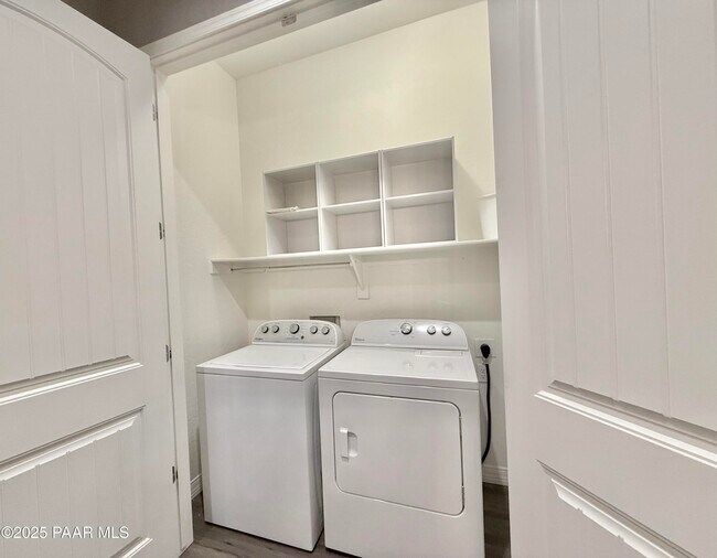 Building Photo - 5768 N Thornberry Dr
