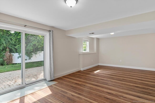 Building Photo - 400 Burr St