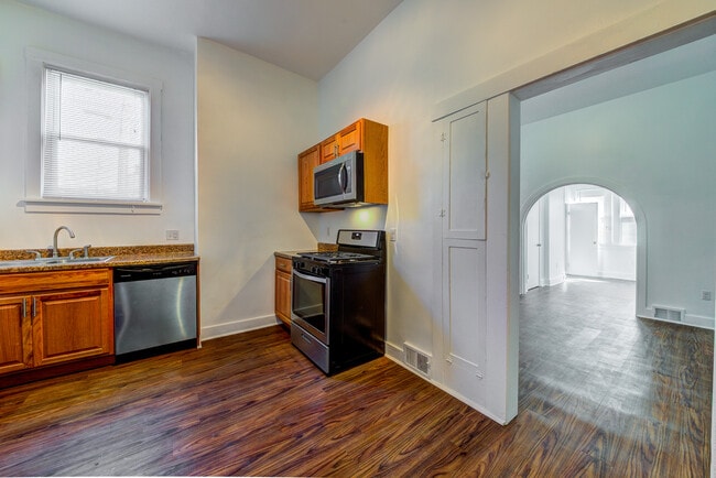 Building Photo - Awesome building with 2 great apartments in the South Side Slopes/Allentown