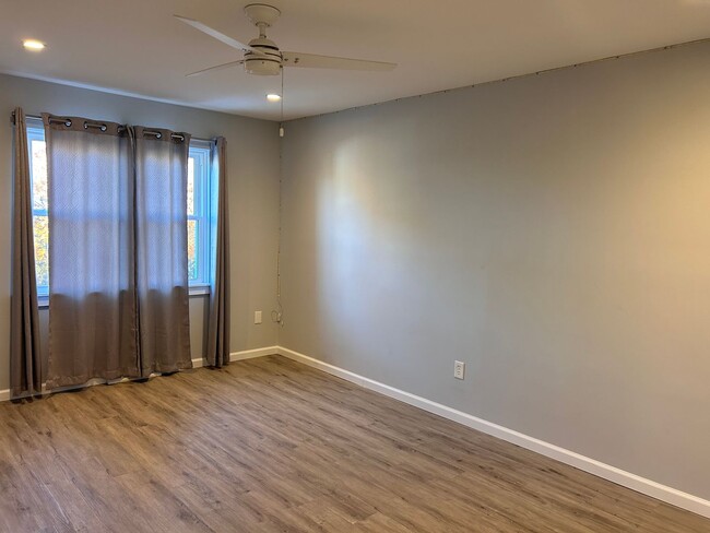 Building Photo - 2 bed 2 bath Townhouse in Woodmill