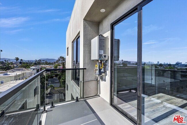 Building Photo - 1537 S Wilton Pl