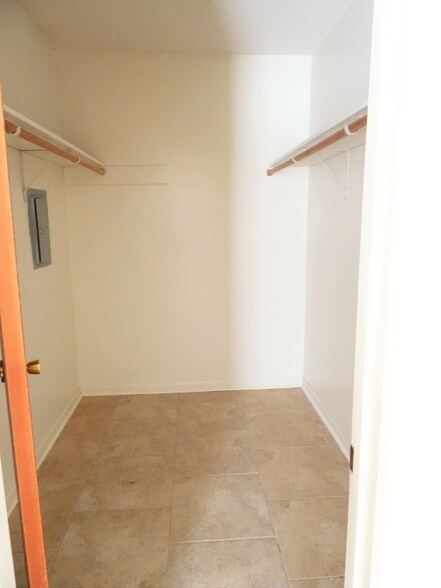 Building Photo - 1035 Giovanni St