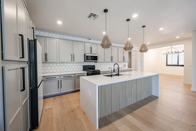 Building Photo - 25689 N 140th Ln