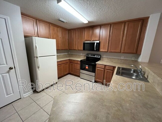 Building Photo - 824 Black Cherry Dr S
