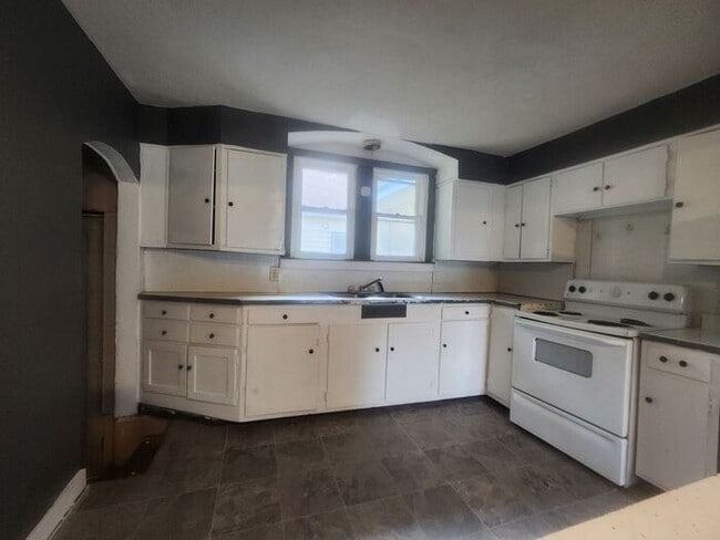 Building Photo - 2 Bedroom 1 Bath on the Northside
