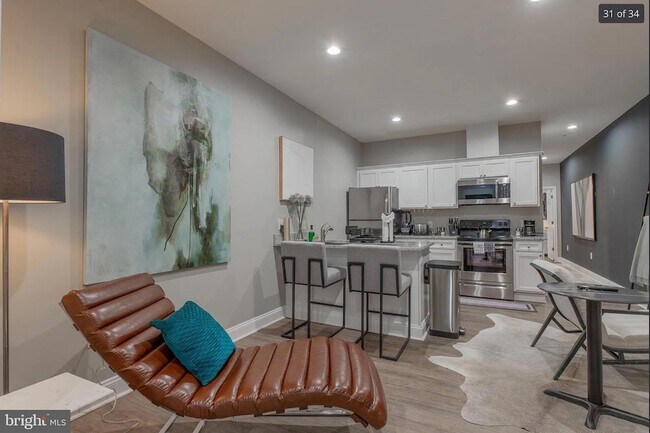 Building Photo - 3221 Noble St