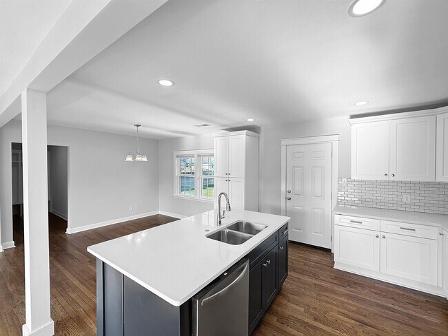 Building Photo - 1049 N Idlewild St