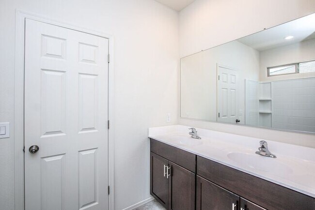 Building Photo - COMING SOON!! RECENTLY BUILT HOME IN MARICOPA!