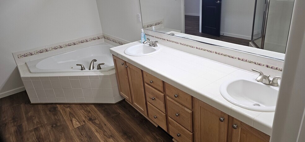 master bathroom - 9610 NE 102nd St