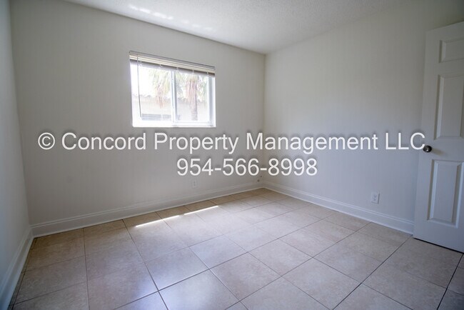 Building Photo - Ask About our Summer Special! Poolside 2 B...