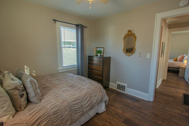 Building Photo - Short Term Rental Cozy two Bedroom one bat...