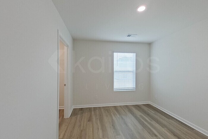 Building Photo - 115 Overstreet Way