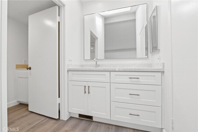 Building Photo - 80 Lakepines-