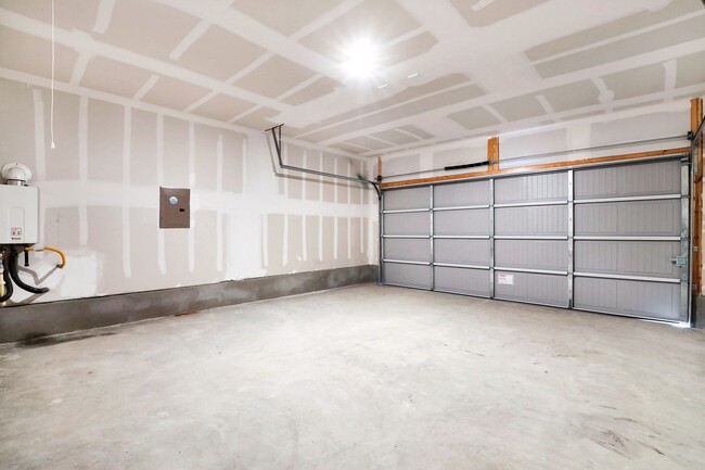 Building Photo - ***APPLICATION CURRENTLY UNDER REVIEW***MO...
