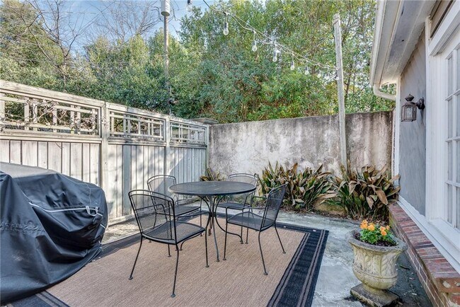 Building Photo - 1143 St Charles Pl NE