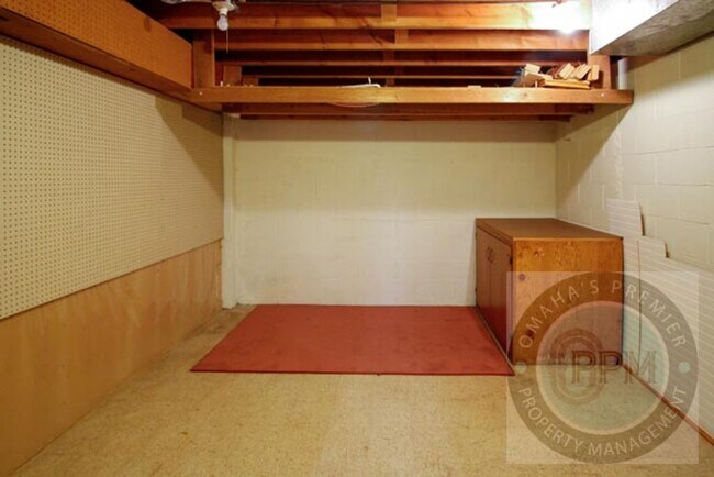 Building Photo - Convenience & Style: Your 3-Bed, 2-Bath Om...