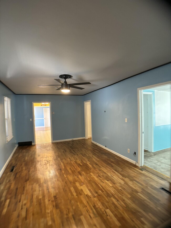 Building Photo - 1007 Bonneville Ave