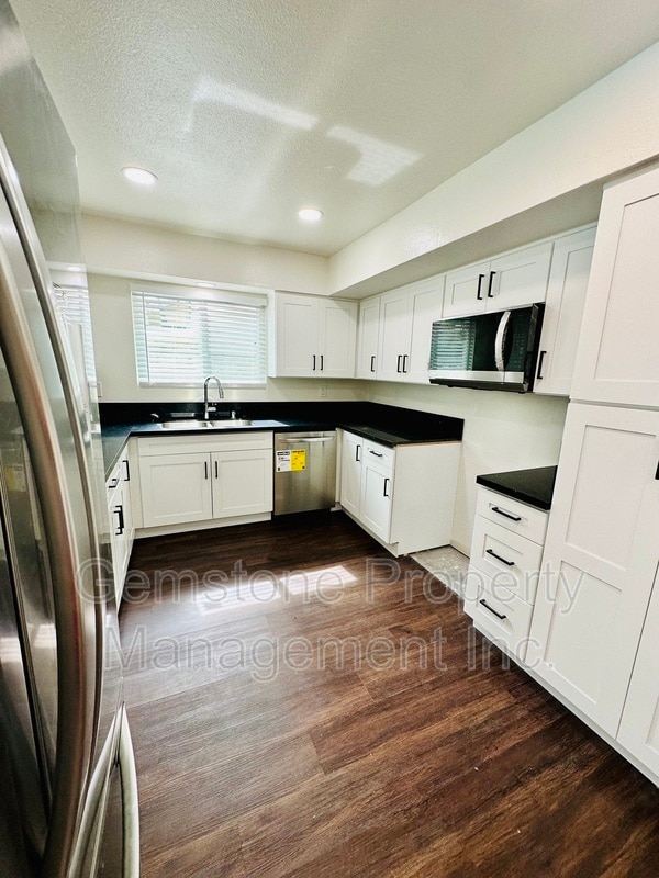 Building Photo - 5233 Countryside Dr