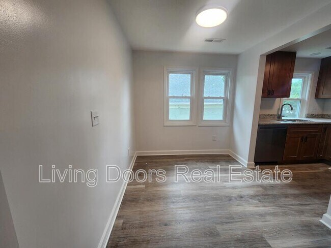 Building Photo - 711 N 30th St