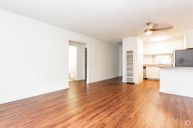 2BR,1.5BA-880SQ - St Moritz Apartments