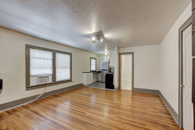 Building Photo - Studio in Norman near OU!