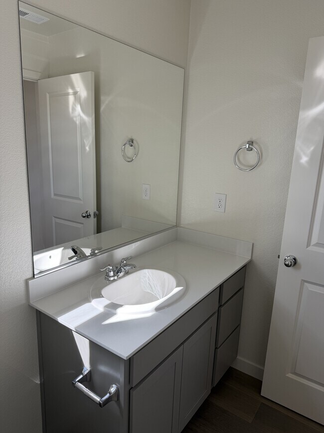 Building Photo - 8426 Redwood Dawn Dr