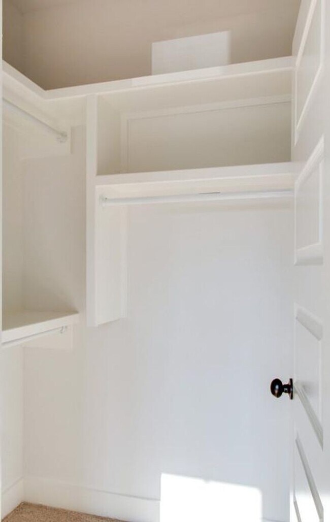 Building Photo - 2 Bedroom, 2.5 Bath Home in East Nashville