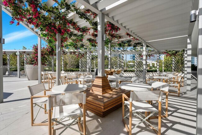 Building Photo - 501 West Ave