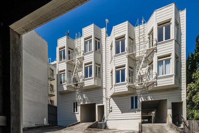 Building Photo - 1125 Dolores St