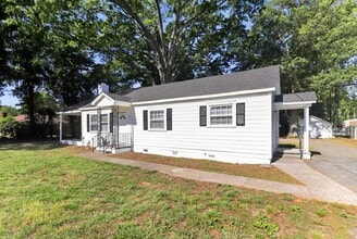 Building Photo - 3 Bedroom Home in Hickory Grove