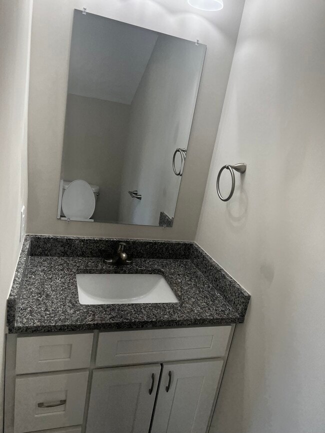 Building Photo - 513 E Mills Dr