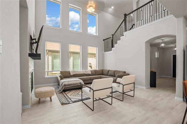 Building Photo - 2093 Almassera Dr