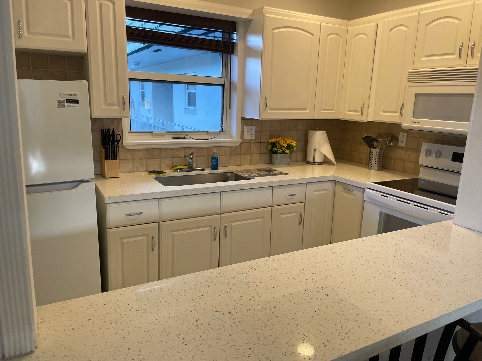 Kitchen side view - 1001 SE 16th St