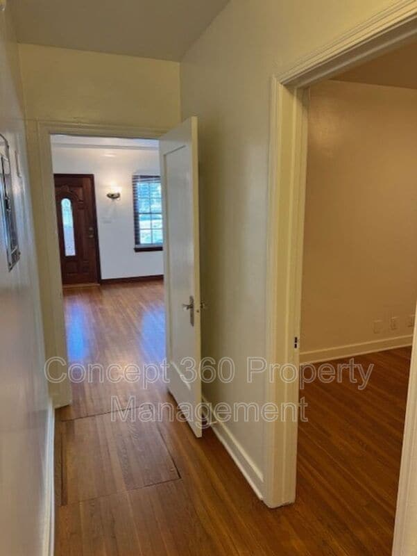 Building Photo - 2729 E De Soto St