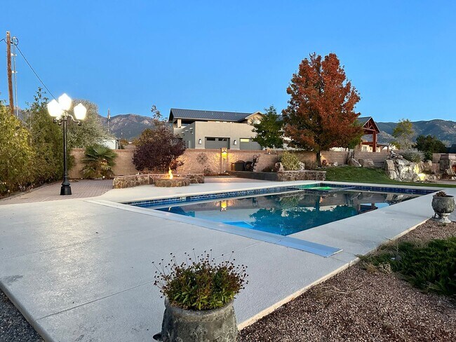 Building Photo - Move in Special Luxury 4 bedroom 4.5 bathr...