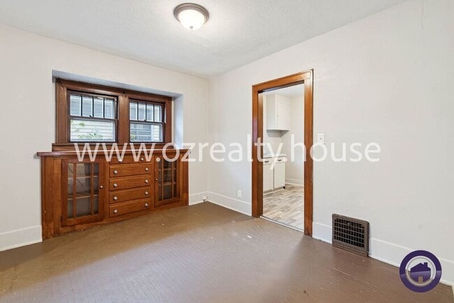 Building Photo - 1749 Berdan Ave