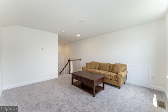 Building Photo - 148 Woodwinds Dr