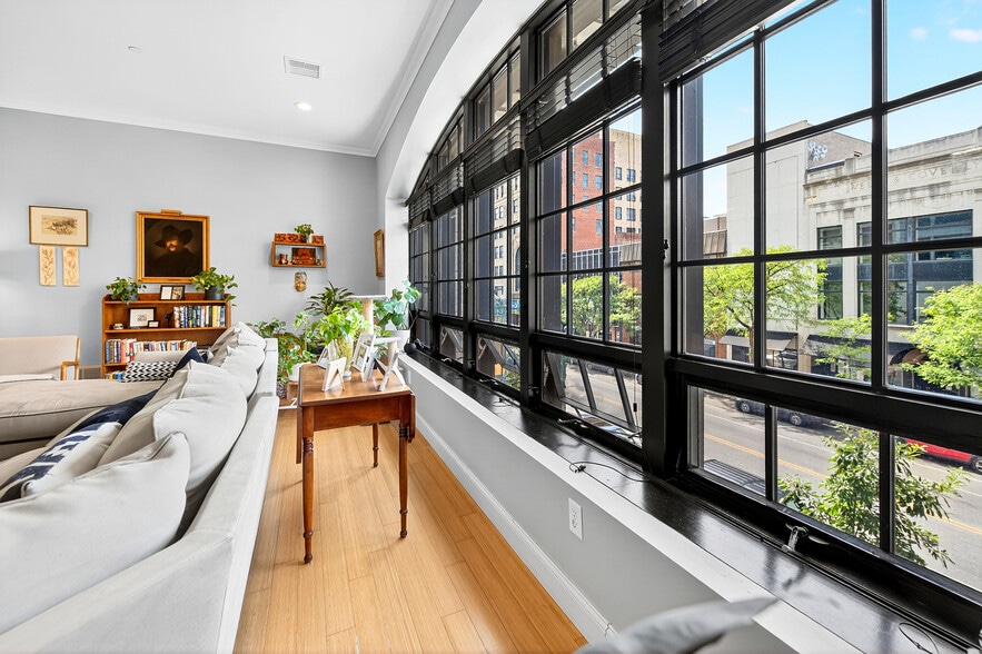 Building Photo - 325 S Salina St