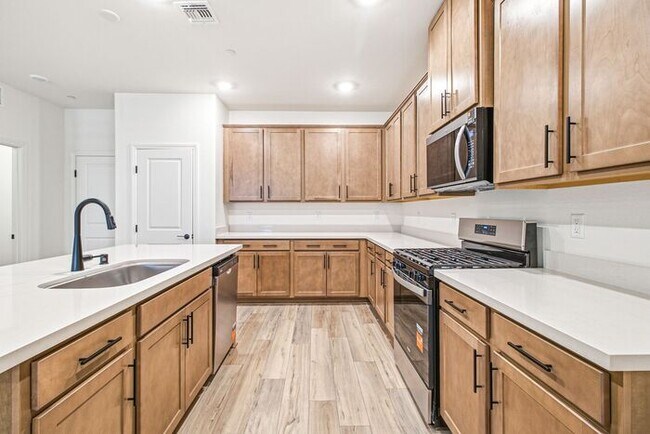 Building Photo - Stunning 3-Bedroom Home in Desirable Summerlin West