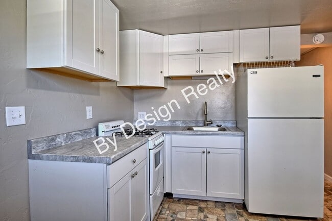Building Photo - Updated Midtown 1 Bed 1 Bath