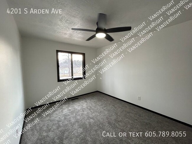Building Photo - 4201 S Arden Ave