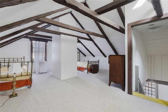 Building Photo - 73 Thames St