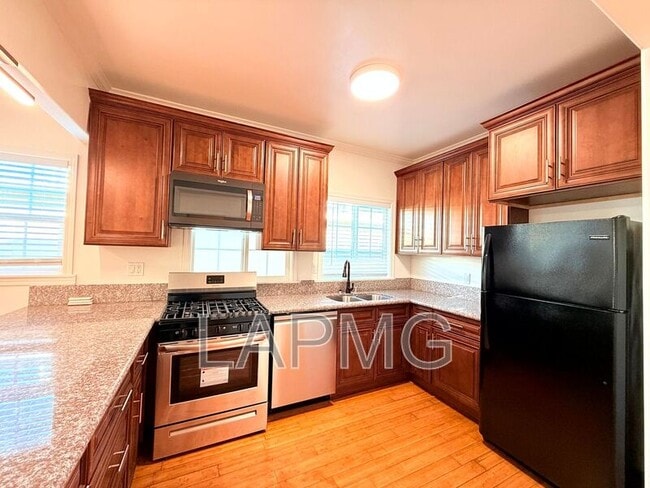 Building Photo - 1536 4th Ave