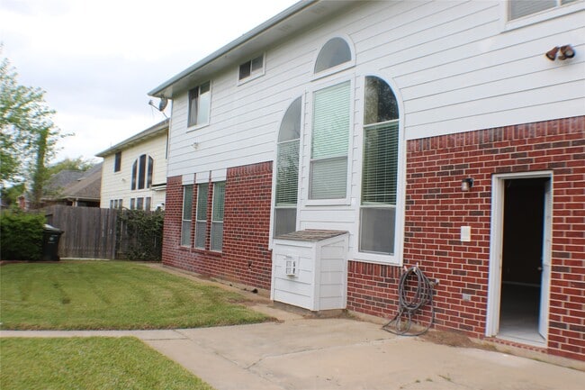 Building Photo - 12231 Ashford Park Dr