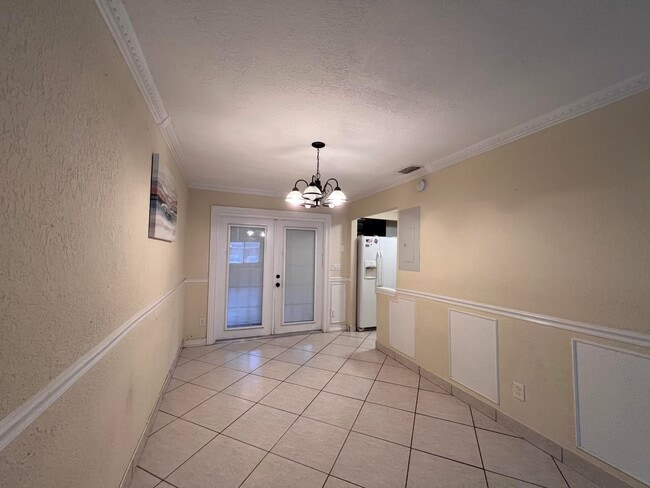 Building Photo - 5202 Bayside Dr