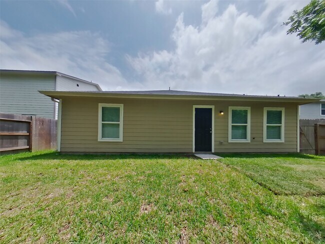 Building Photo - 10050 Cerritos dr