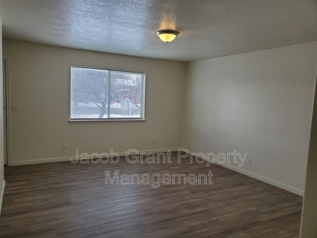 Building Photo - 4946 Cole St