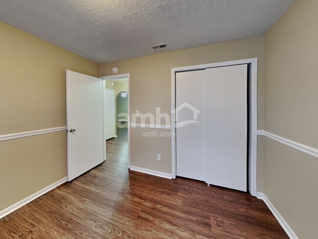 Building Photo - 2040 Theodore Dr