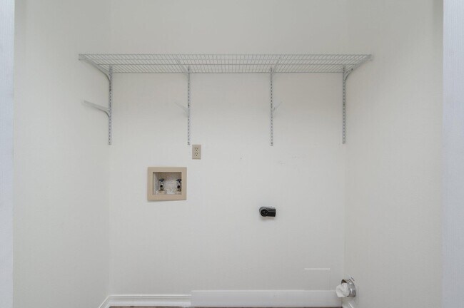 Building Photo - 624 Hill St